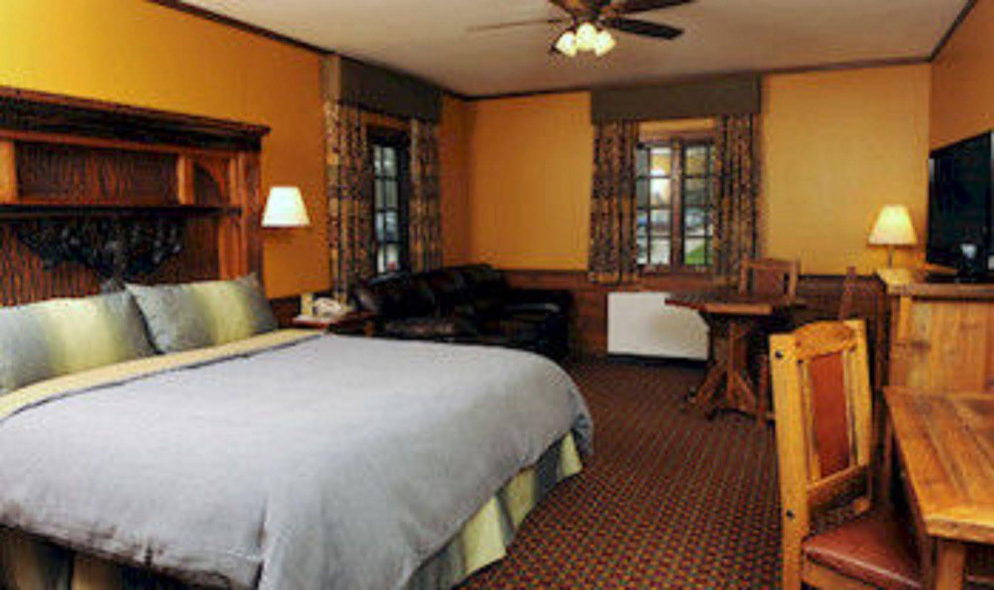 Starved Rock Lodge & Conference Center Utica 外观 照片
