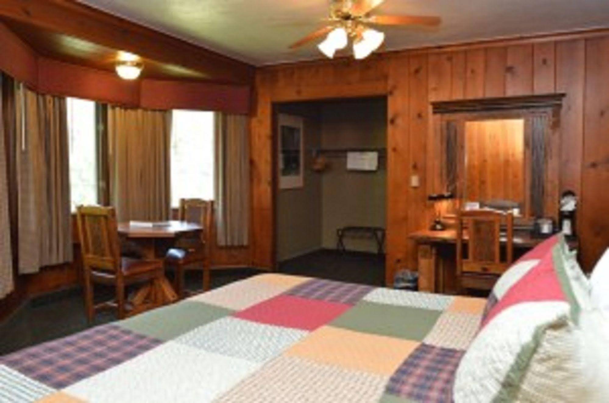 Starved Rock Lodge & Conference Center Utica 外观 照片